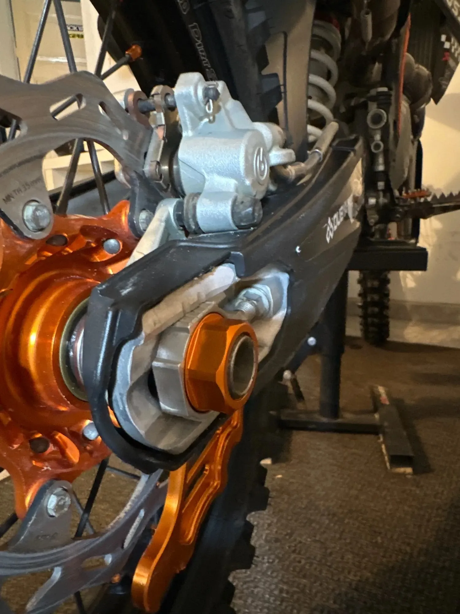 NICECNC для KTM 125-450 250 300 SXF SX XC XCF 13-22 1090 1190 1290 Adventure R Мотокросс Алюминиевый болт с гайкой заднего колеса