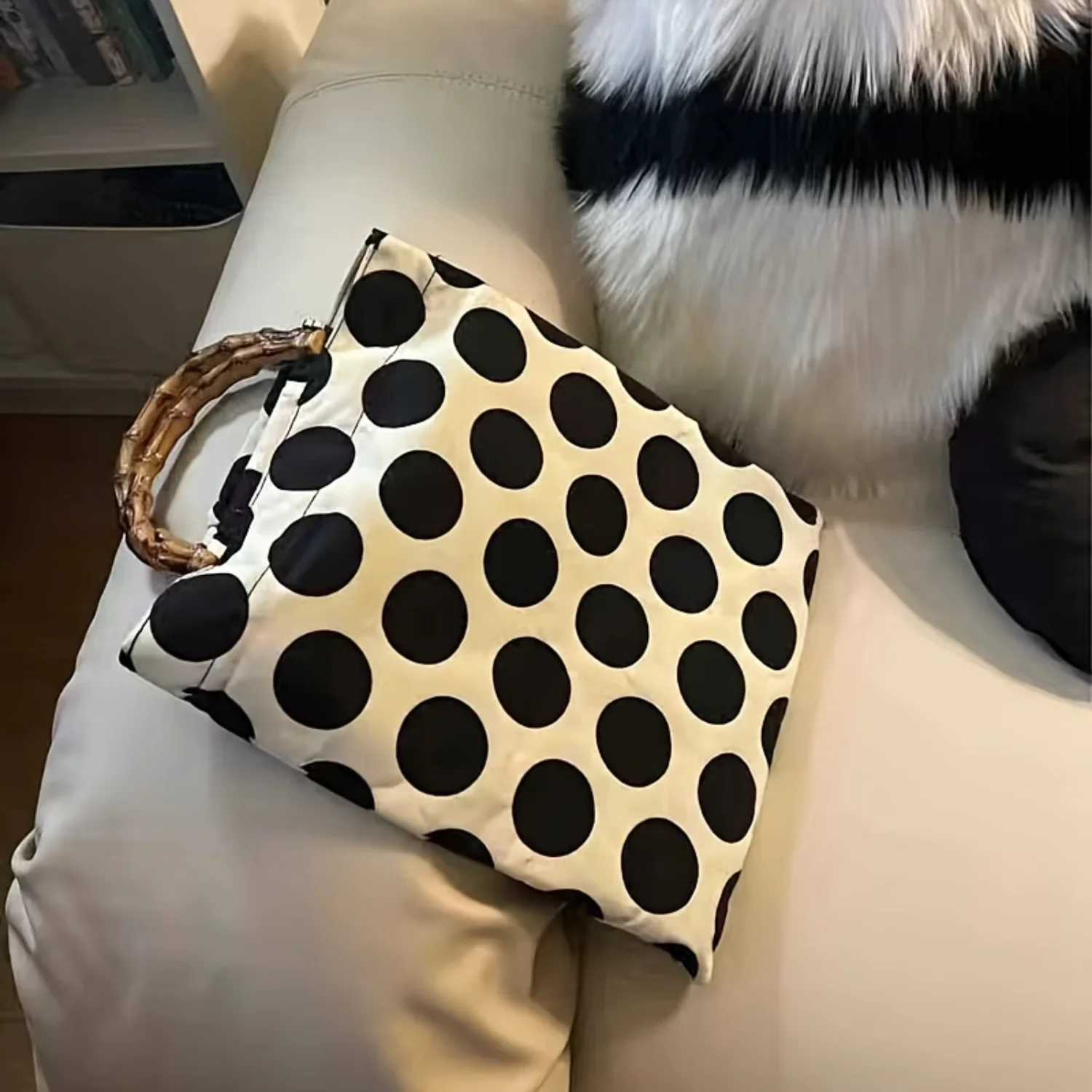 

Stylish Dot Print Handbag for Women - Retro Canvas Tote Bag with Imitation Bamboo Handle, Fashionable Beach Bag for a Trendy Loo