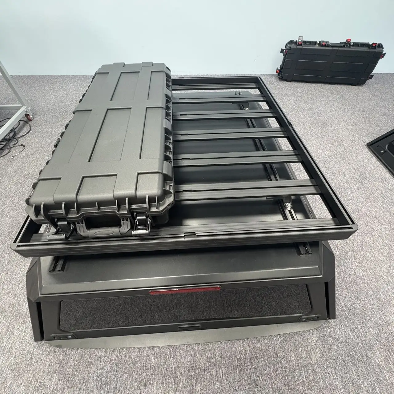 قبعة بيك اب خفيفة الوزن لـ Ram1500 - غطاء علوي آمن للتخزين في أفرلاند وايلد