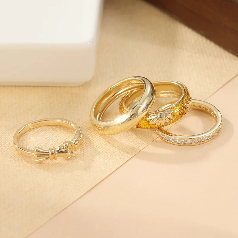 Klassisches Goldfarbenes Ringset mit Weißen CZ-Blumen für Damen Geometrischer Alltags- und Partyschmuck – Detail 3