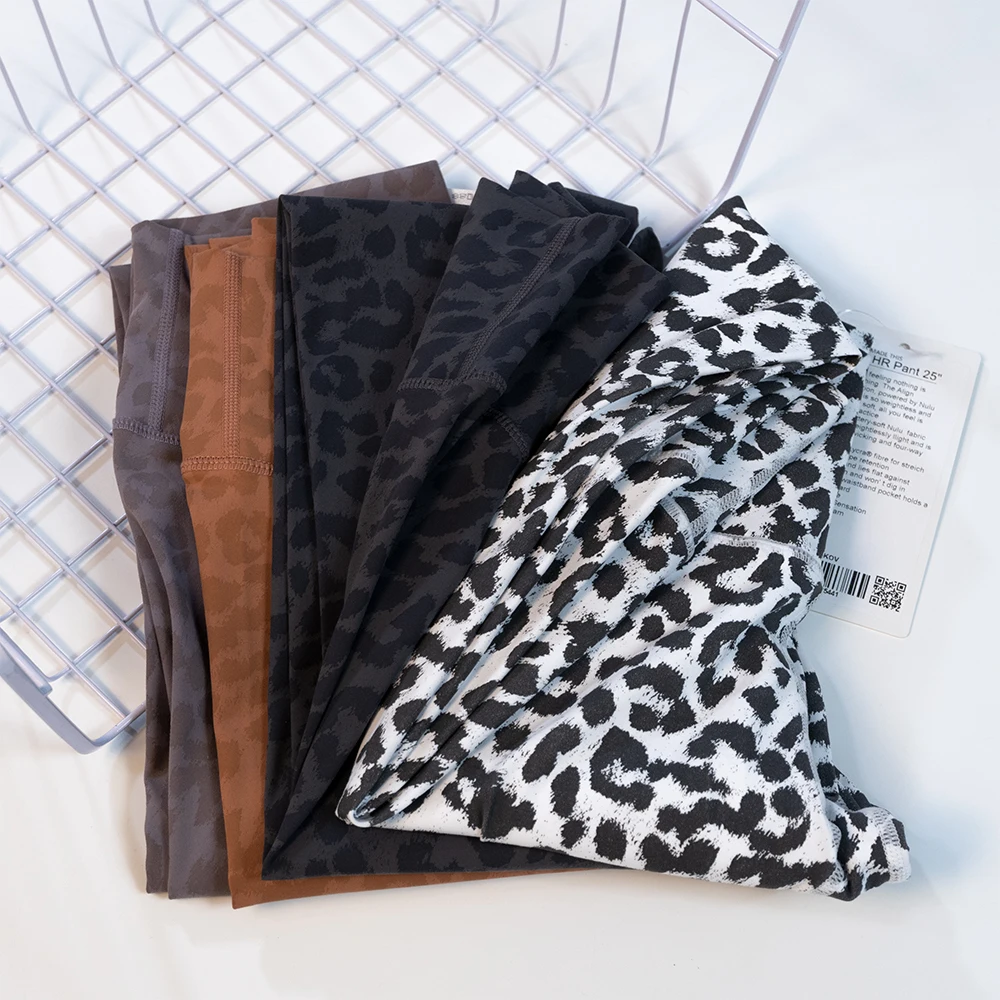 Damen-Yoga-Hose in Übergröße mit Leopardenmuster, schnelltrocknend und atmungsaktiv, geeignet zum Laufen, für Yoga und für den täglichen Sport. – Detail 9