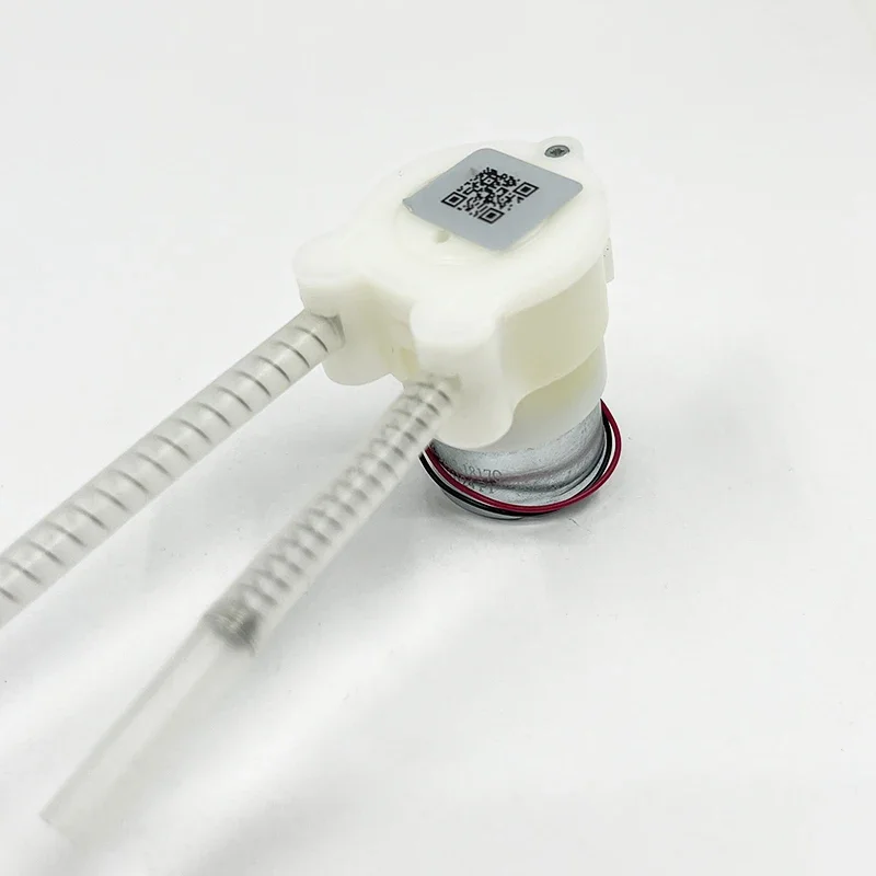 

Небольшой перистальтический насос с двигателем постоянного тока 3,7–5 В 320, самовсасывающий насос, сменные направления на входе и выходе