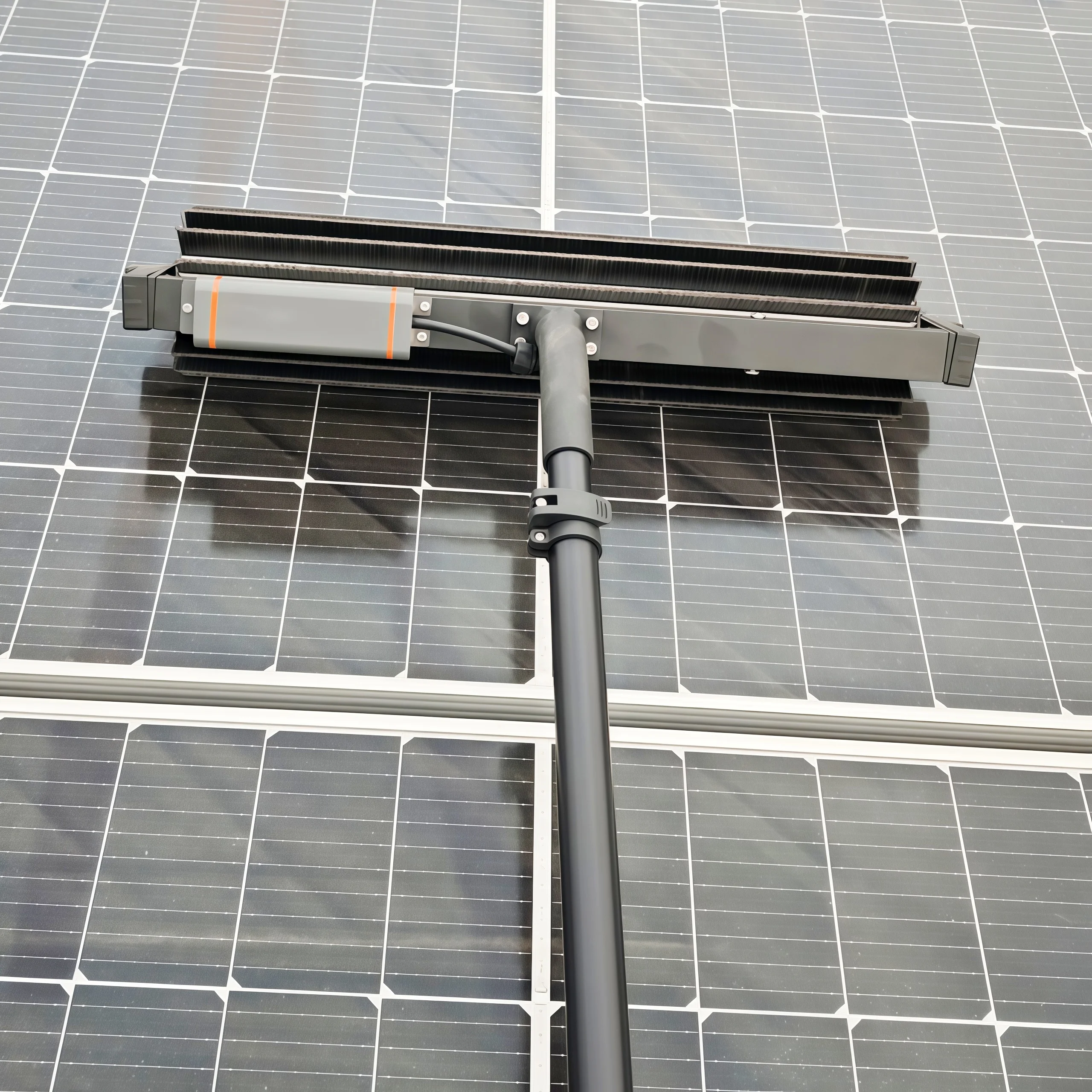 

High Power Solar Cleaner Dry Water Cleaning Brush Monocrystalline Silicon Panels 240W 4 5 Hours Battery Life