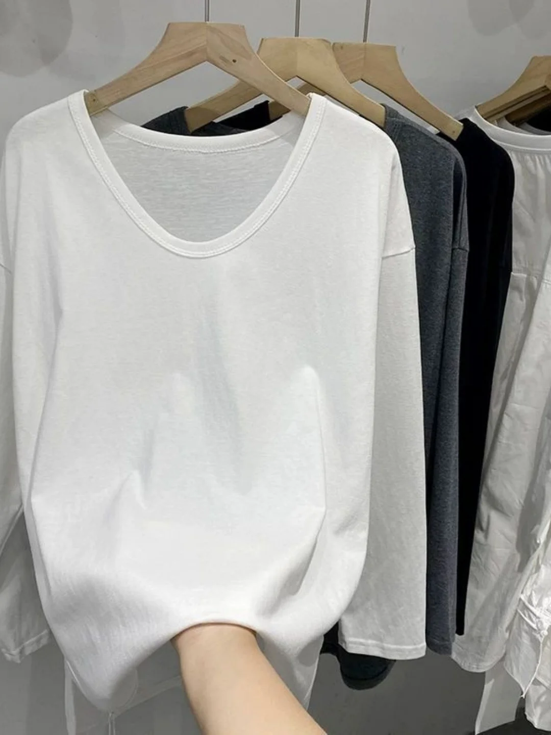 Loose Long Sleeve U-Neck T-Shirt plus Size Comfortable Casual Belly Covering Base Layer Top for plus Size Women