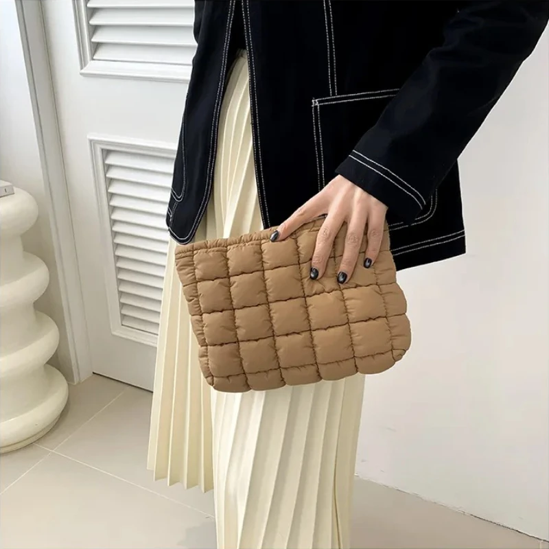 Sac de maquillage bouffant de grande capacité, organisateur de cosmétiques matelassé, pochette à fermeture éclair, sac de rangement de maquillage de voyage pour femmes, trousse de vanité étanche