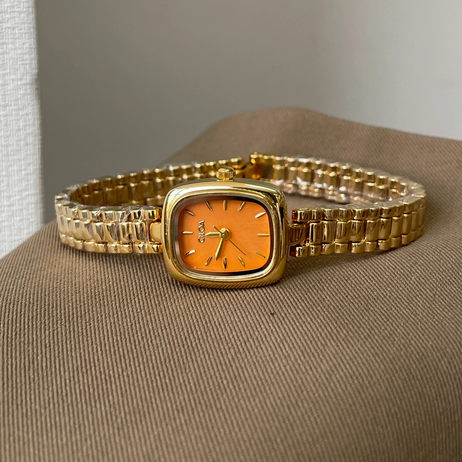 Gold Retro Women's Watch - Waterproof Quartz Casual Dress Watch