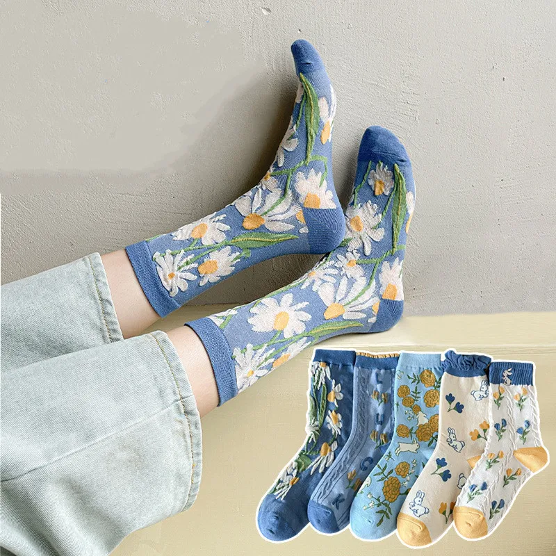 Nowe skarpetki damskie w stylu Harajuku Retro na rok 2025, japońska moda vintage, długie skarpetki w stylu koreańskim, haftowane kwiaty, kawaii, urocze skarpetki z falbankami.