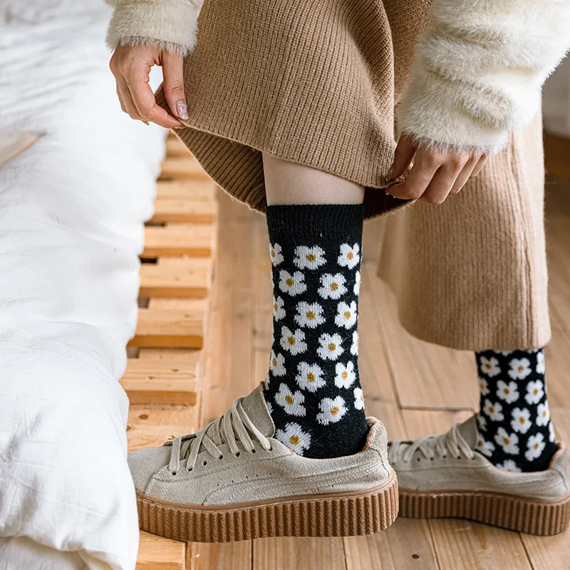 Women Black White Wool Socks Female Winter Warm Japanese Style Ladies Socks Plaid Retro Check Flower Print Harajuku Girls Sock