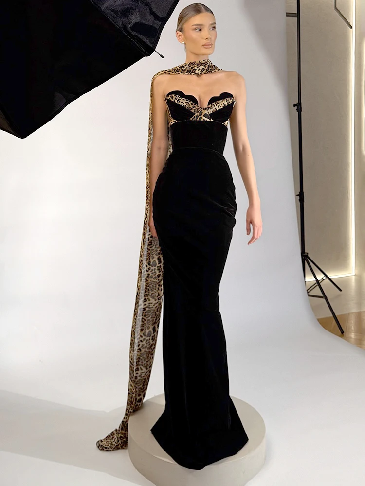

Luxury Leopard Print Panel Black Velvet Formal Long Dress – Sexy Strapless Evening Gown with Scarf Detail