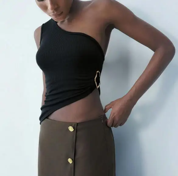 

Fashion Women's Vest 2026 Summer New Trend Personalized Single Shoulder Design Metal Sheet Decoration Asymmetrical Vest