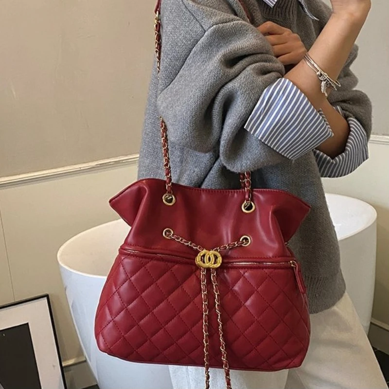 

Элегантная женская кожаная сумка через плечо, роскошная брендовая сумка через плечо с просторным внутренним пространством и несколькими карманами