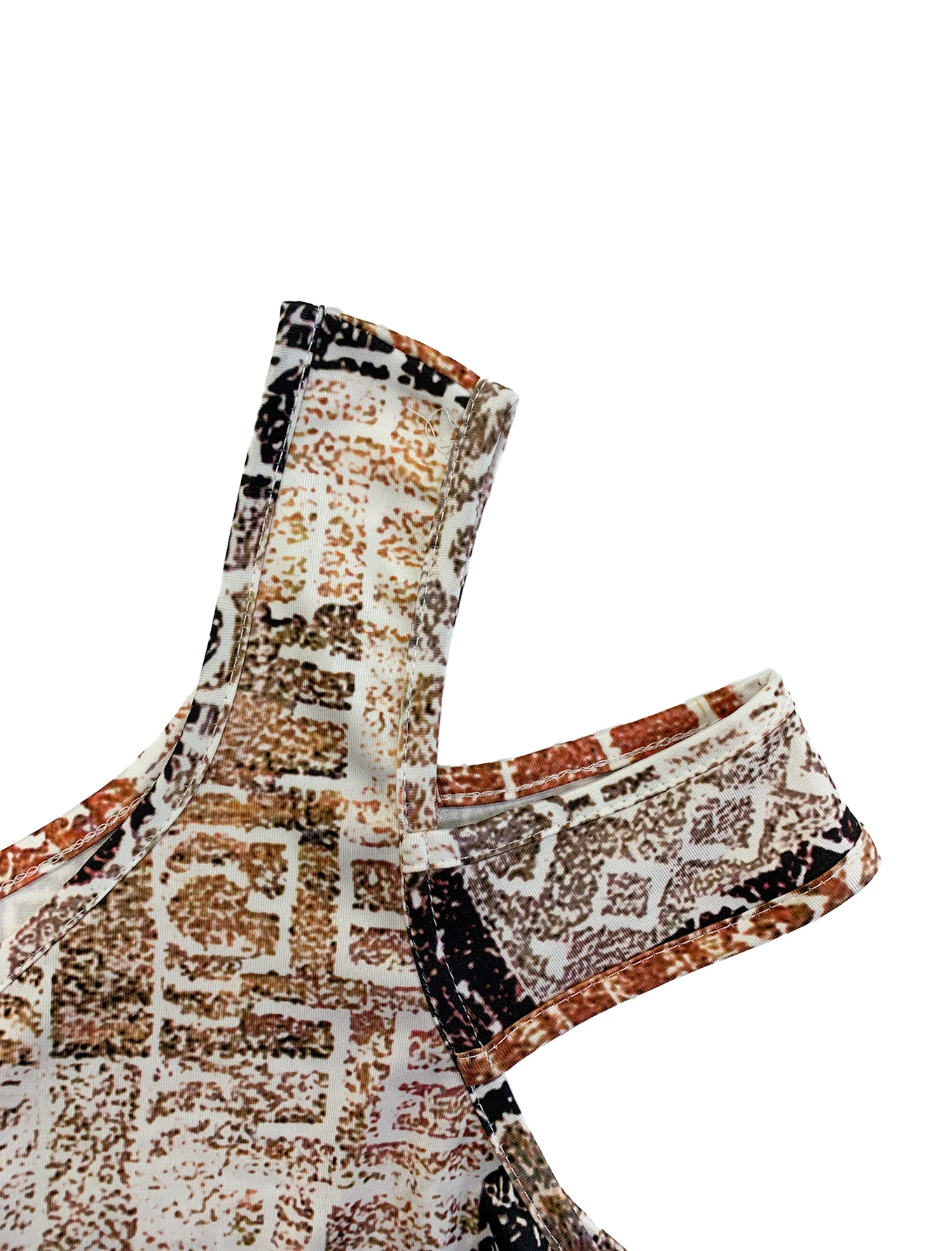 Damen-Kleid mit geometrischem Patchwork-Print und kalten Schulterpartien, sommerliches, lässiges, fließendes Sommerkleid mit V-Ausschnitt und kurzen Ärmeln – Detail 5
