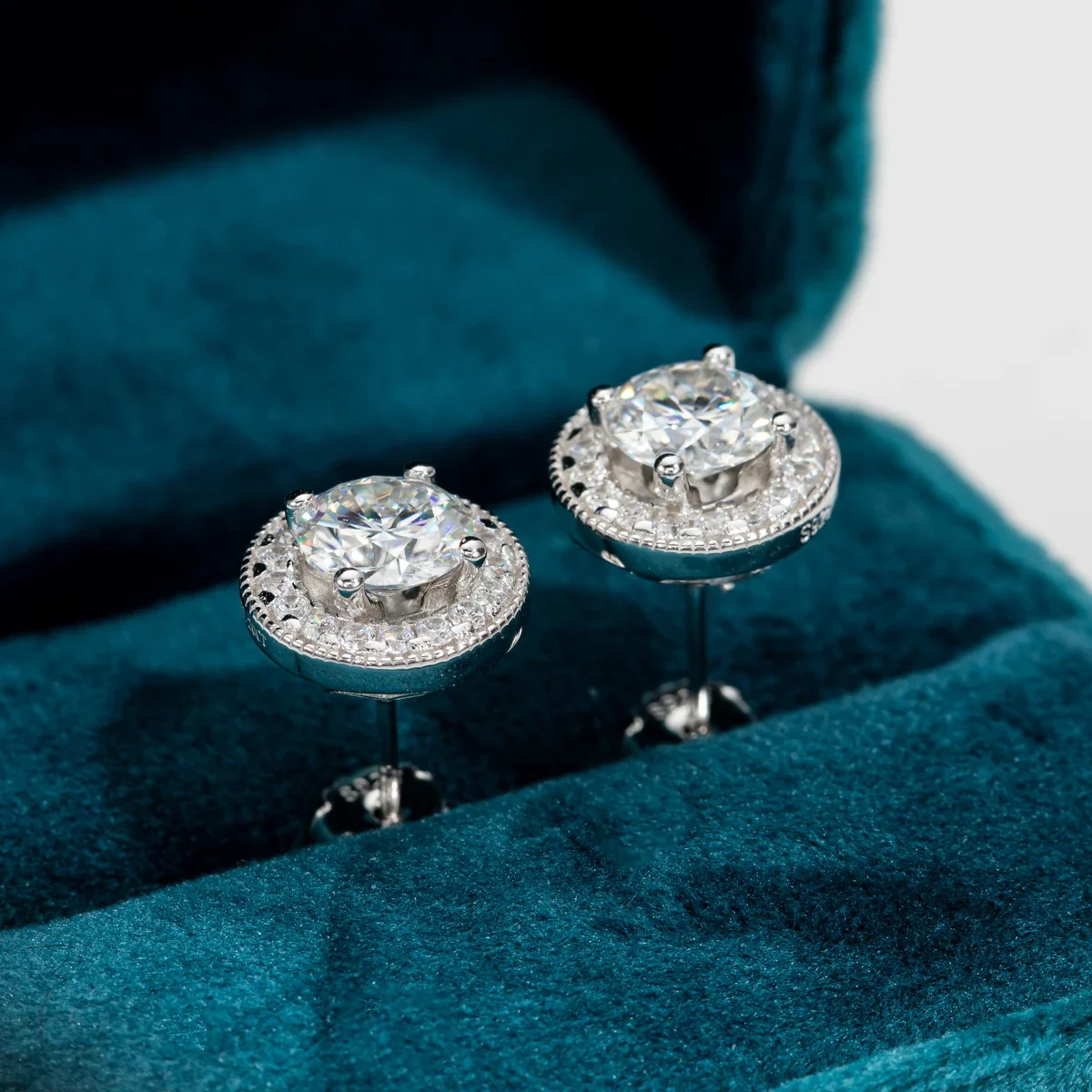 QIBAOKU 2.4cttw D Color Moissanite Diamond Vintage Stud Earrings For Women 18K Gold Plated S925 Sterling Silver Earrings 2026 4