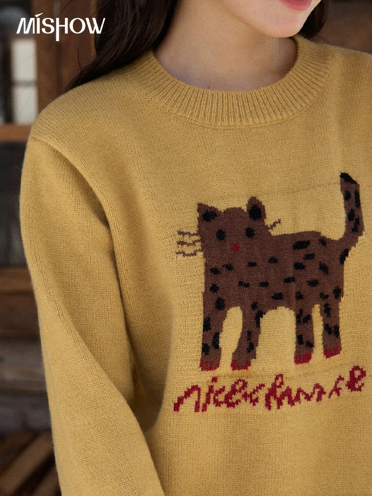 MISHOW سترة نسائية صفراء 2025 شتاء جديد الحيوان الكرتون طباعة طاقم الرقبة البلوز فضفاضة متعددة الاستخدامات كم طويل علوي MXE90Z2788