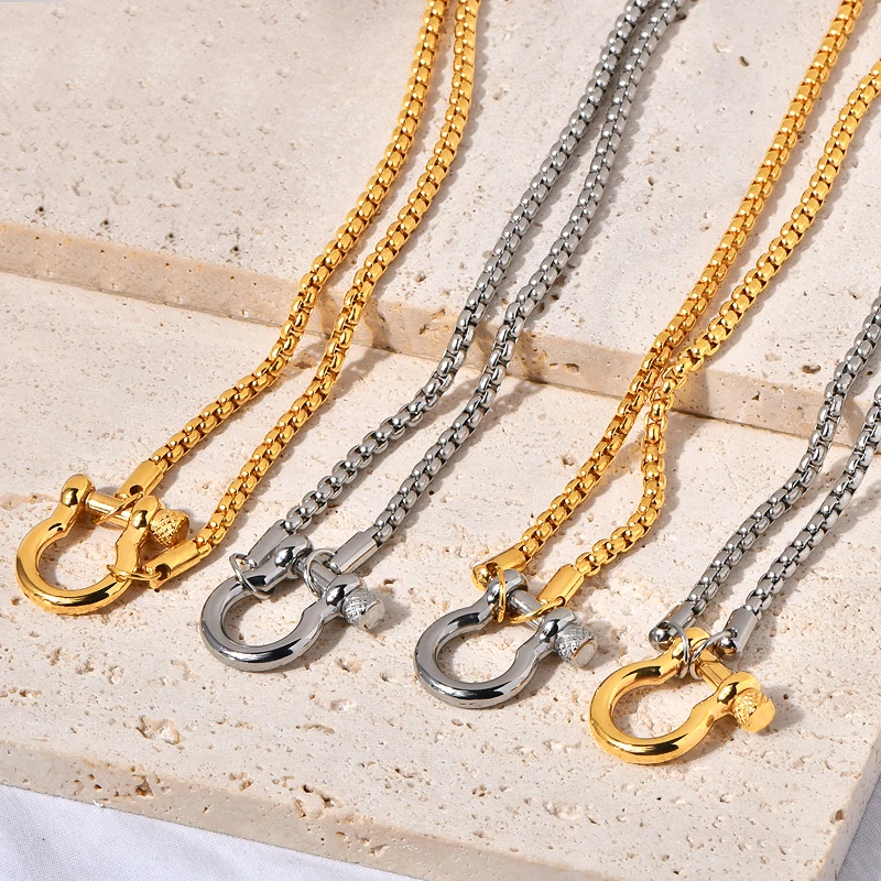 Ins Style European and American Cross-Border Horseshoe Buckle Necklace 18K Gold-Plated Stainless Steel Box Chain for Women and Men Hypoallergenic Carabiner Necklace