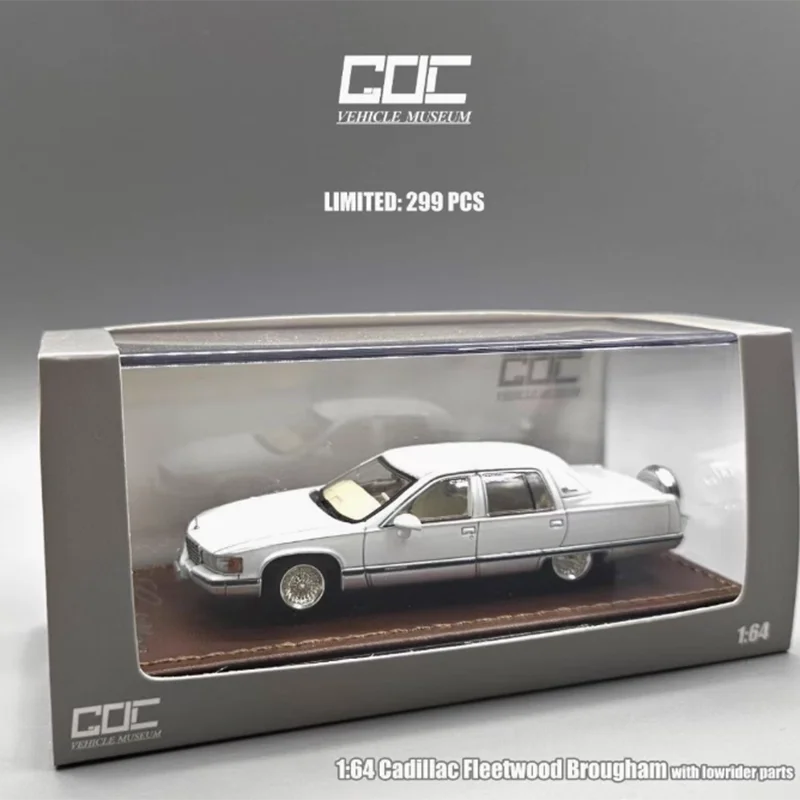 

GOC масштаб 1:64 Fleetwood Brougham Car Edition, имитация модели из сплава, статический дисплей, коллекционные украшения, классическая игрушка в подарок