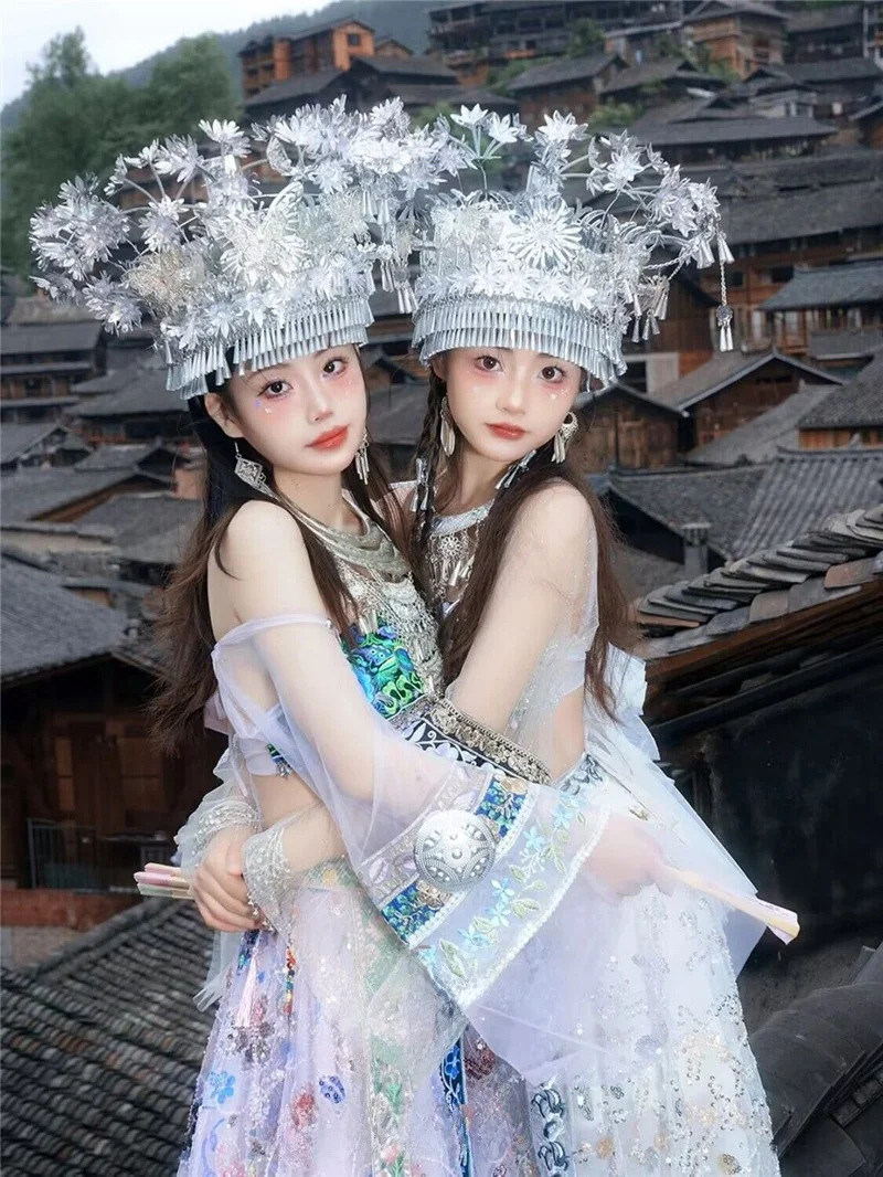 

Этническая одежда для девочек: модный национальный костюм для фотосессий и портретов друзей