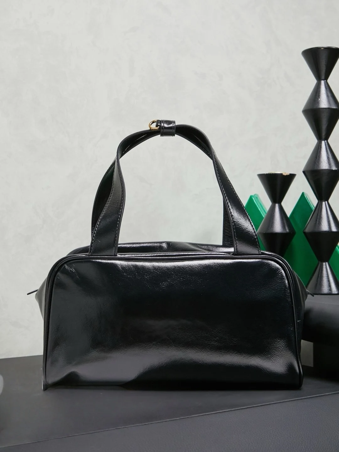 

25 New Hot Sale Soft Shiny Calfskin Underarm Bowling Bag Satin Lining Zipper Pocket Hand Shoulder Two Way
