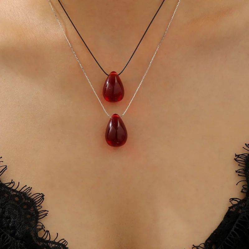 

Simple geometric red water drop pendant necklace, resin stacked personalized niche collarbone chain accessory neck chain