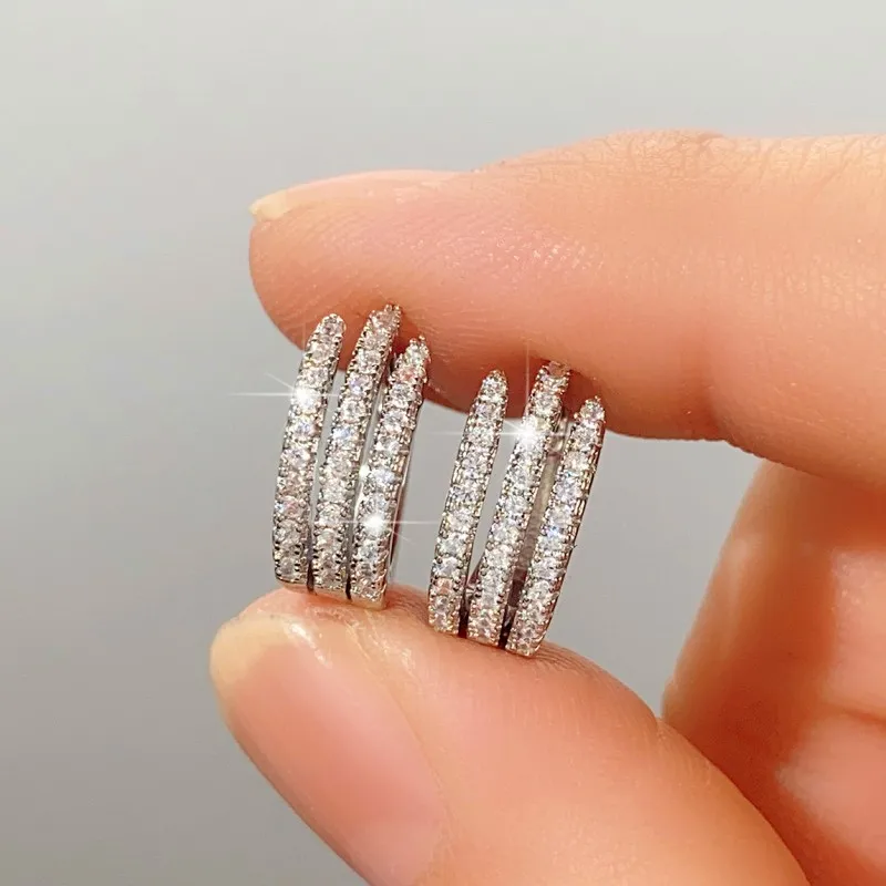 Huitan Exquisite Braut-Hochzeits-Ohrringe, drei Linien, Creolen mit funkelndem Zirkonia, silberfarben, luxuriöser, trendiger Damenschmuck