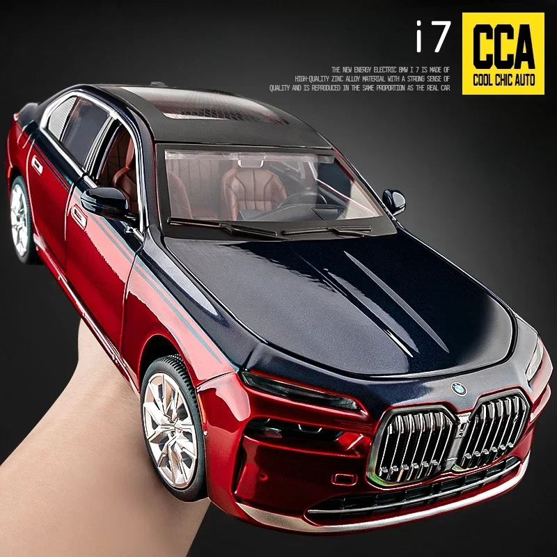 CCA Simulation 1:24 BMW I7 G70 Alloy Car Model with Display Case Collection Miniature Voiture Home Decor Children Man Car Gift