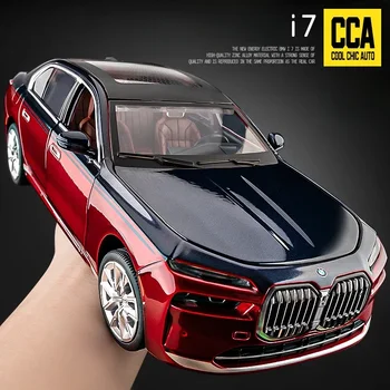 CCA Simulation 1:24 BMW I7 G70 Alloy Car Model Showcase Collection Miniature Voiture Home Decor Children Man Car Gift