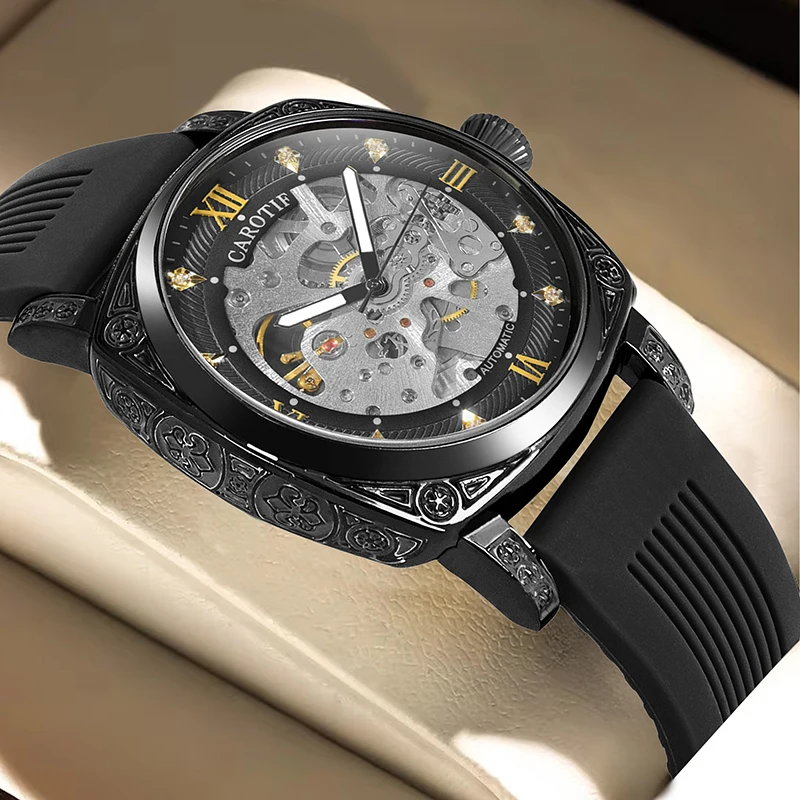 Un orologio meccanico automatico cavo da uomo con nastro nero retrò in rilievo dal design di nicchia di fascia alta, stile business