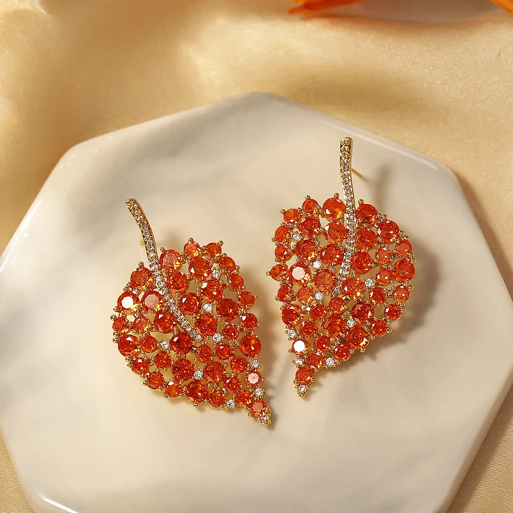 

Light luxury shiny leaf earrings, high-end heavy-duty zircon earrings, niche design, geometric fashion, exaggerated earrings