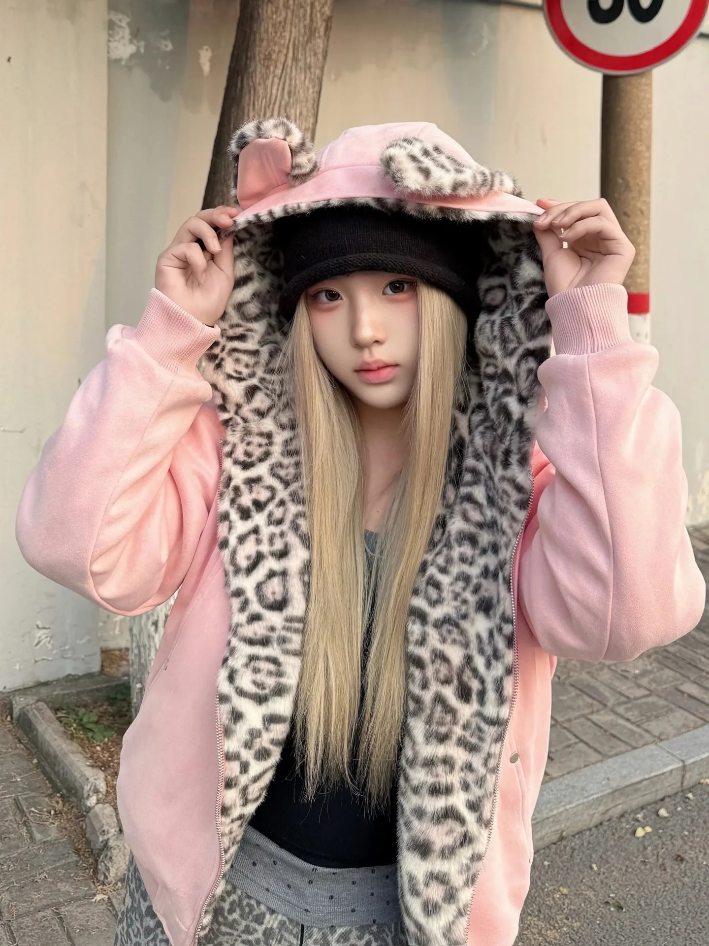 

Lion Patterned Faux Rabbit Fur Jaet Thiened Winter Coat for Couples Youth Faion Warm Long Sve Zipper Closure Cotton ...