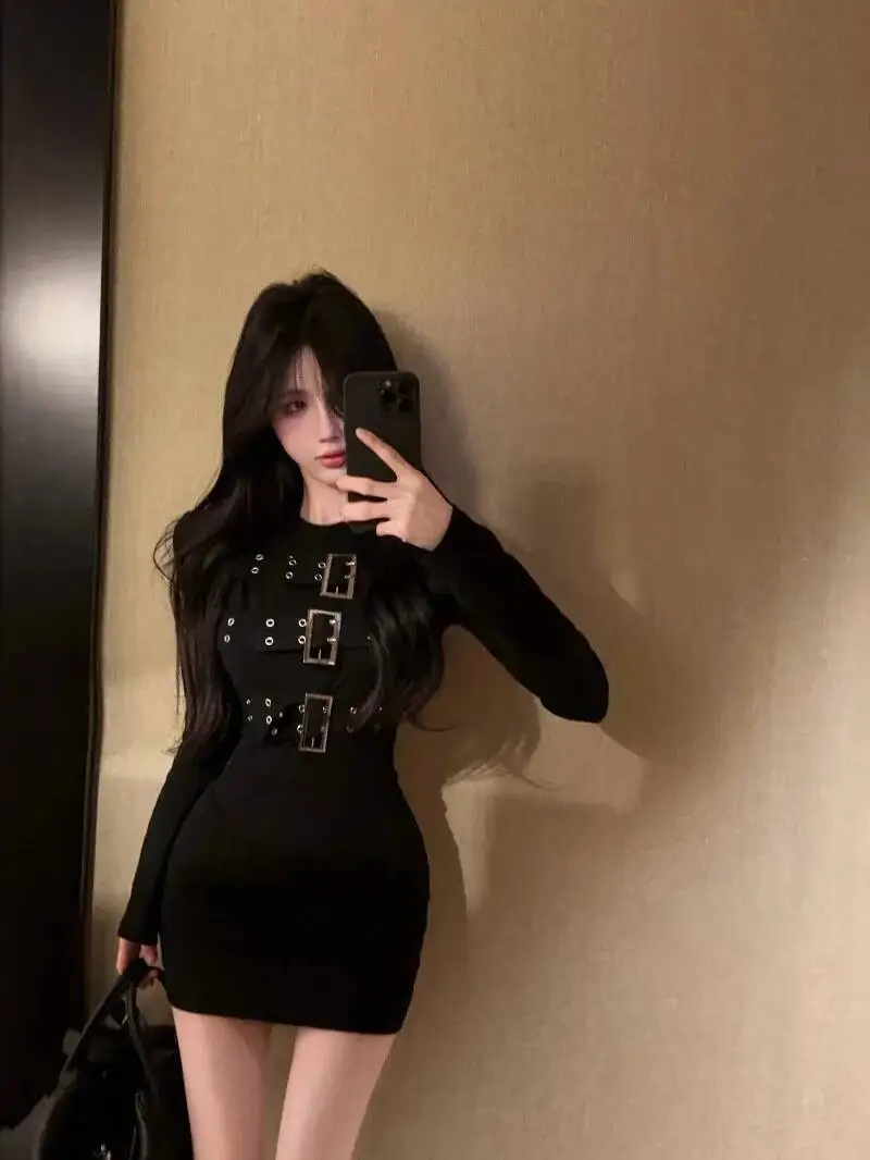 Ciemna, w stylu amerykańskim, ozdobna klamra, wytrzymała, długi rękaw, czarna, dopasowana, modna sukienka, elegancka, nowość 2025, top 0DLP