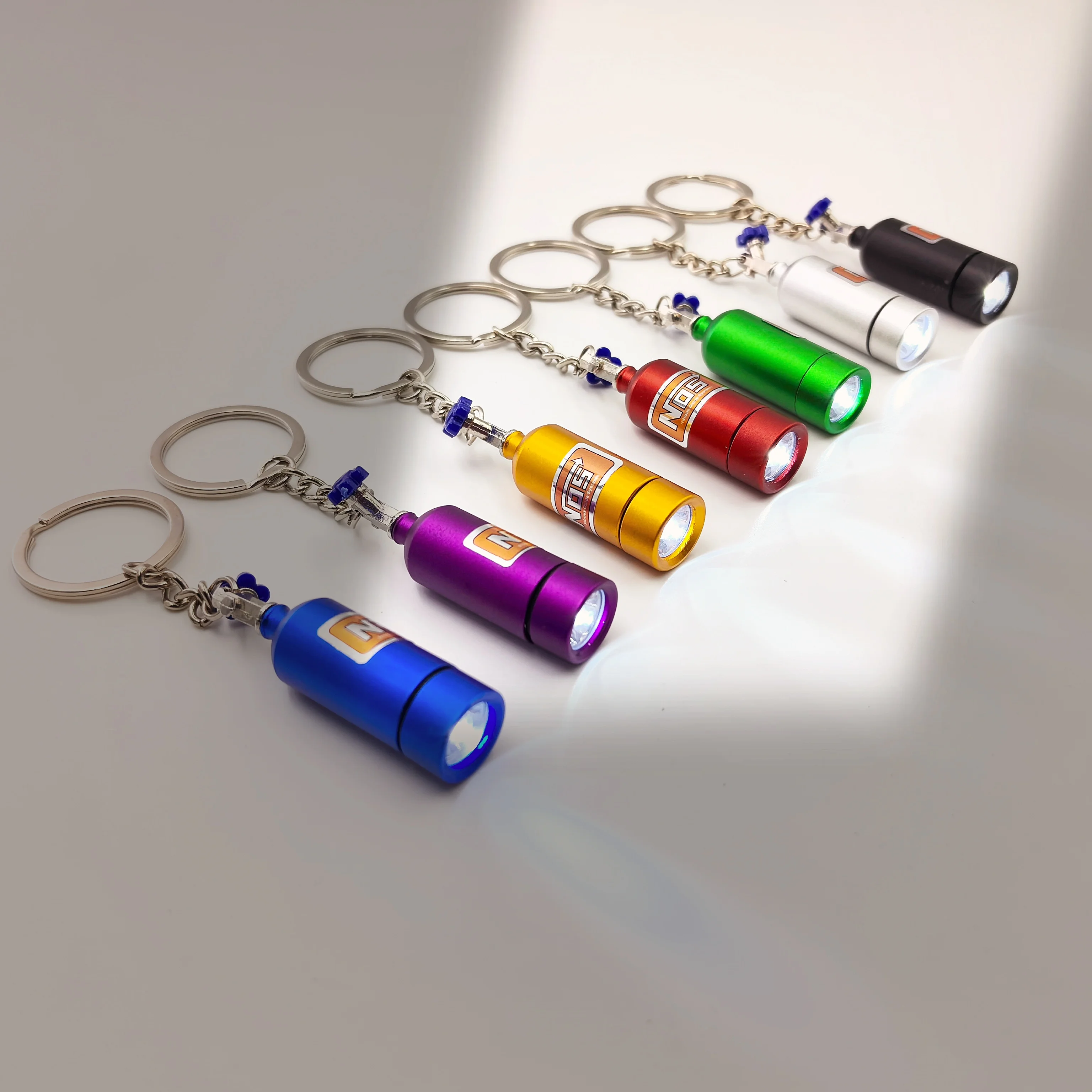 Porte-clés NOS éclairant la bouteille d'azote de Simulation en métal Nos avec chaîne fixe, pièce décorative universelle pour voiture d'escalade