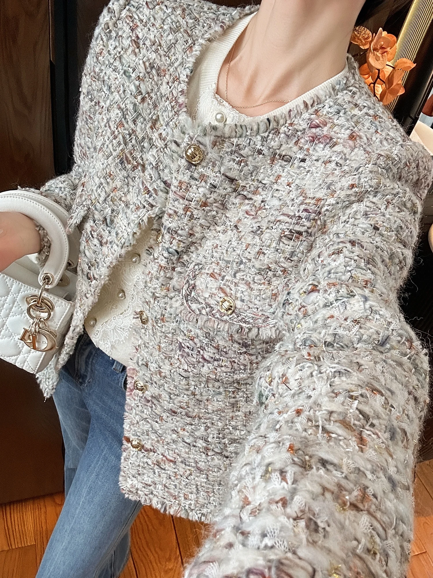 

Женская верхняя одежда в стиле ретро с твидовой текстурой, низким круглым вырезом, в стиле маленькой французской куртки, для повседневной носки, приталенного кроя, с длинными рукавами.