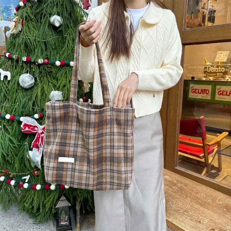 Autumn and Winter Large Capacity Women\'s Bag Retro Woolen Plaid Hand-held Tote Bag Woolen Simple Shoulder Bag