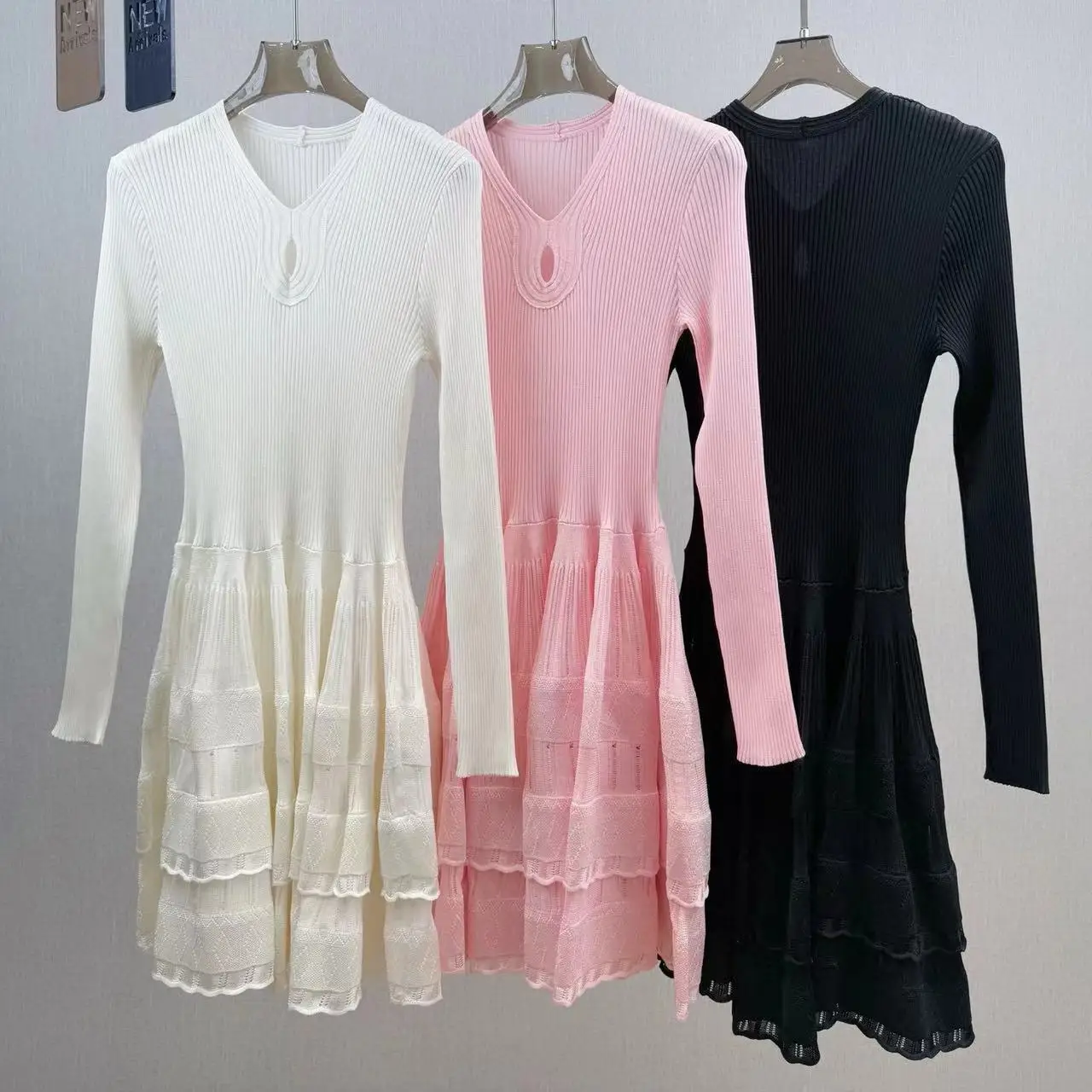 

V-neck knitted long-sleeved dress temperament elegant waist Slim ruffled A-line women's dresses 2025 fall new