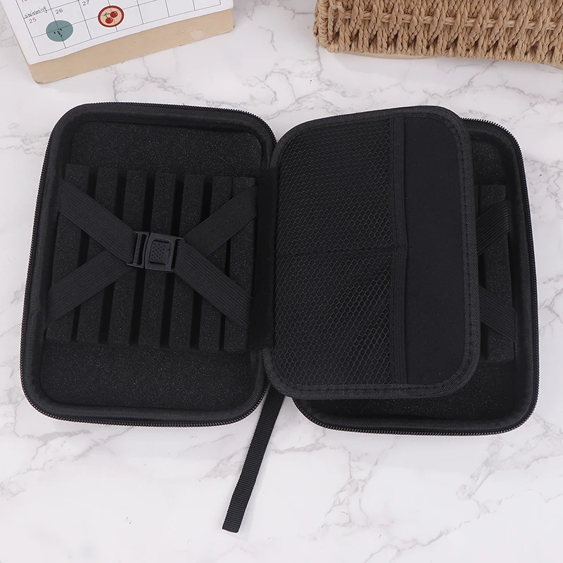 

Чехол-органайзер для дротиков на 12 штук (для стальных и мягких дротиков), вмещает 12 дротиков и наконечников (только чехол)