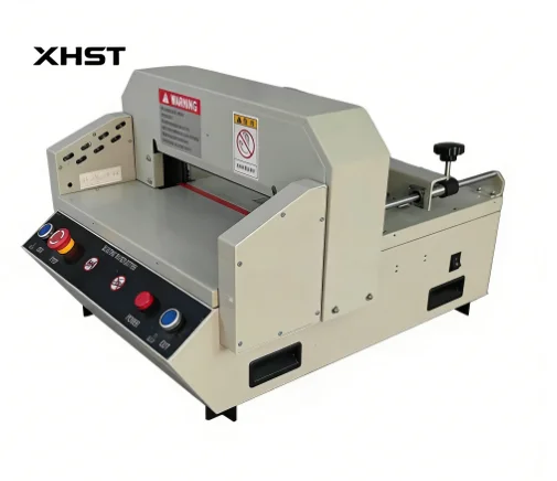 

Машина для быстрой резки бумаги, используемая в типографиях или бумажной промышленности