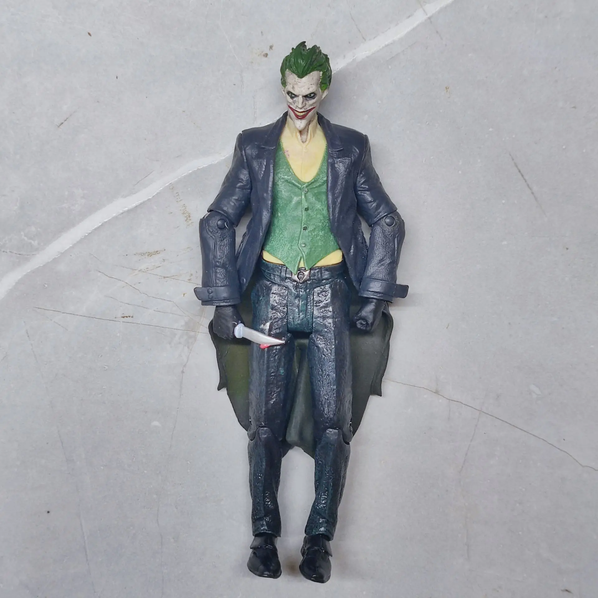 

DCC Collectibles Joke-Man with Knife Ark-ham Origins 7" Loose Action Figure