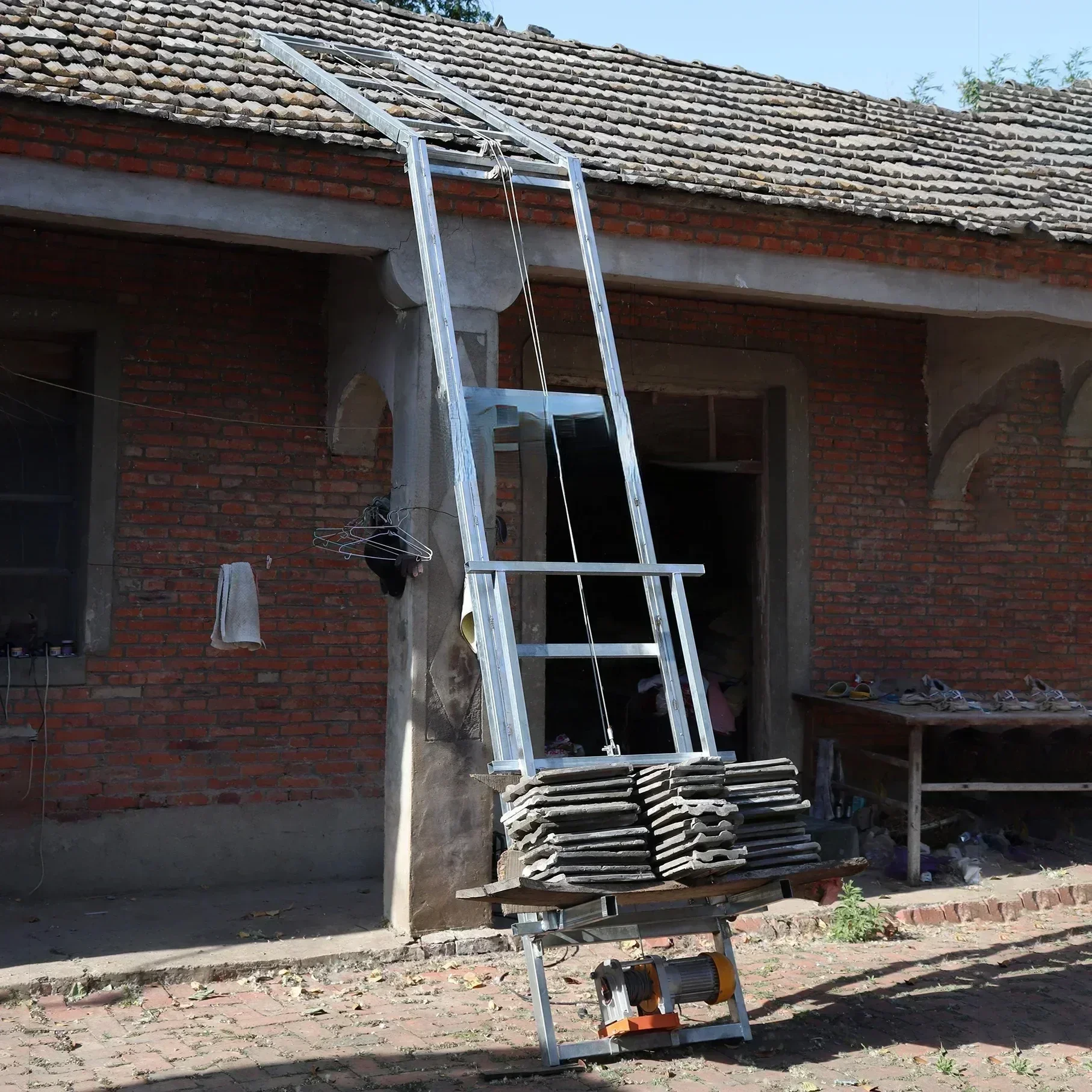 سقف مائل 4-20 متر منصة رفع متعددة الوظائف سلم كهربائي سوي للألواح الشمسية ارتفاع الربط المجاني مع المحرك #4