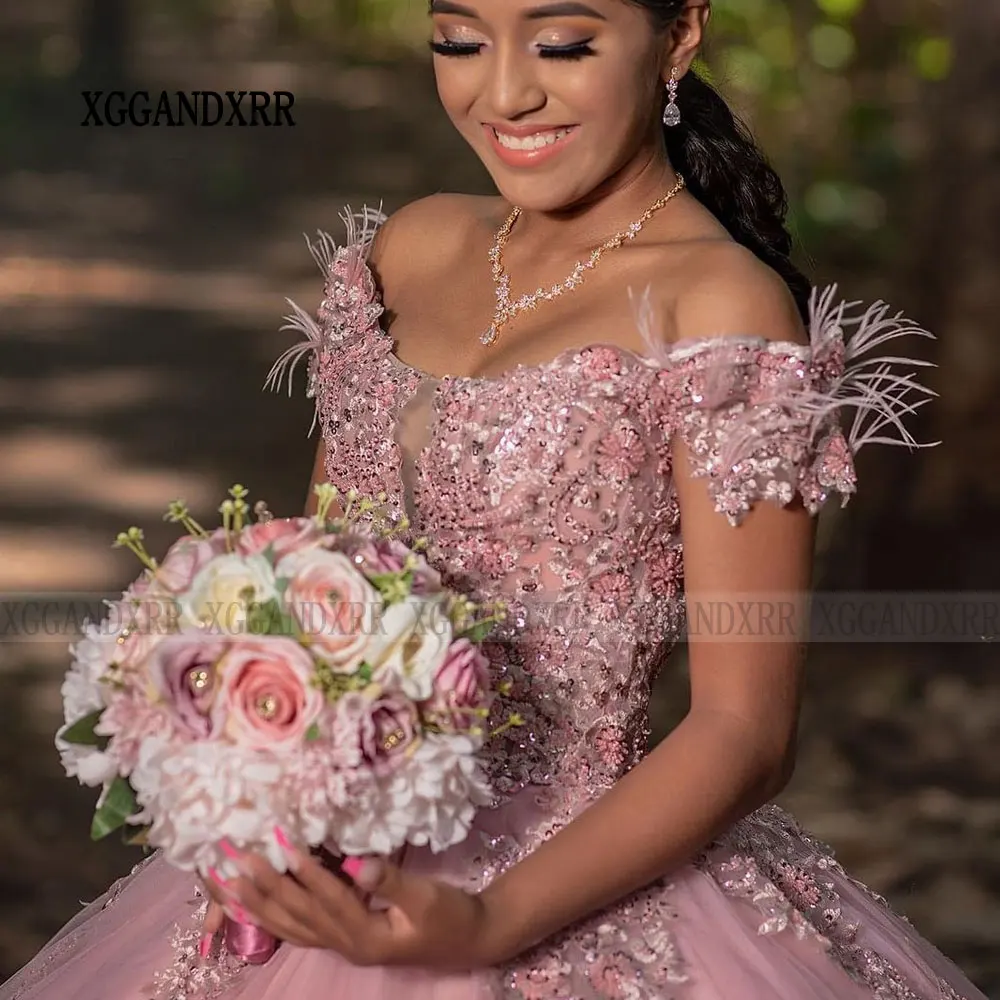 Robes de Quinceanera roses, robe de Rhformelle, robe de soirée d'anniversaire, train de balayage de plumes, princesse initiée, nouvelle arrivée, 2024