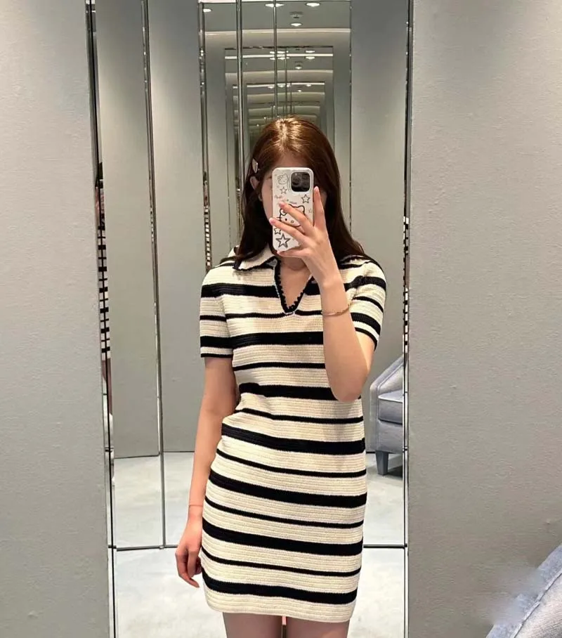 Ladies\' Miu dress with a girlish style, fashionable and sweet temperament, cute and pure striped knitted skirt