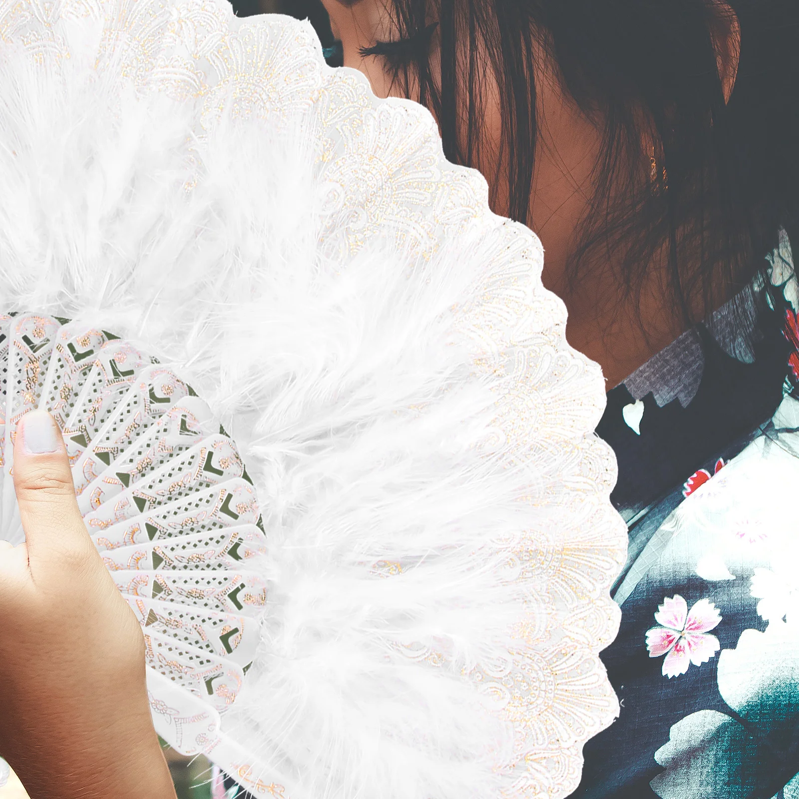 

Vintage Style Plume Folding Fan Embroidered Handheld Bridal Wedding Party Decorative Stage Performance Photography Prop