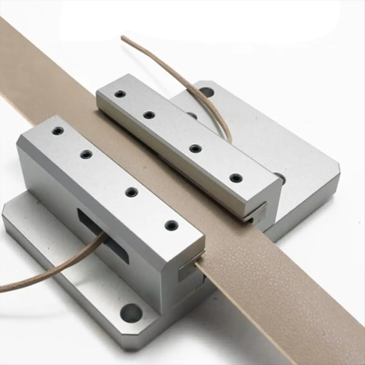 AT33 Adjustable Leather Edge Trimmer Tool 10-22mm Width Aluminum Beveler for DIY Leathercraft Shoe Repair Tool 4.5-6mm