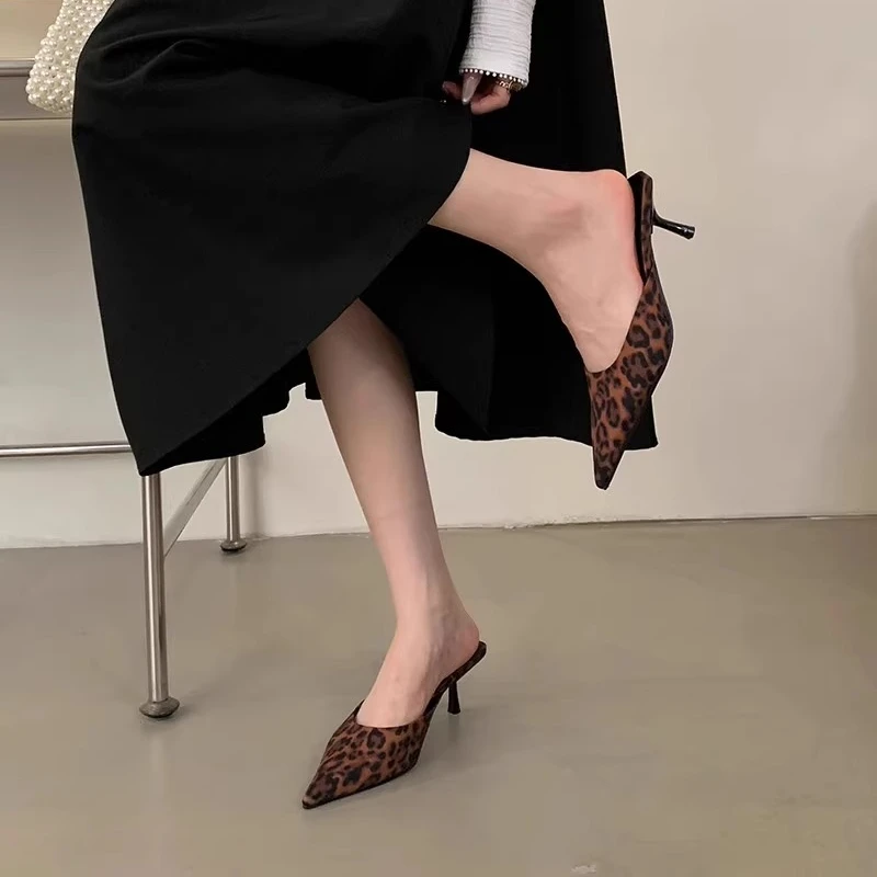 2025 المألوف تنوعا ربيع جديد ليوبارد طباعة شبشب نسائي أشار تو رقيقة منخفضة الكعب صندل أحذية السيدات Жensarska schoimpin #5