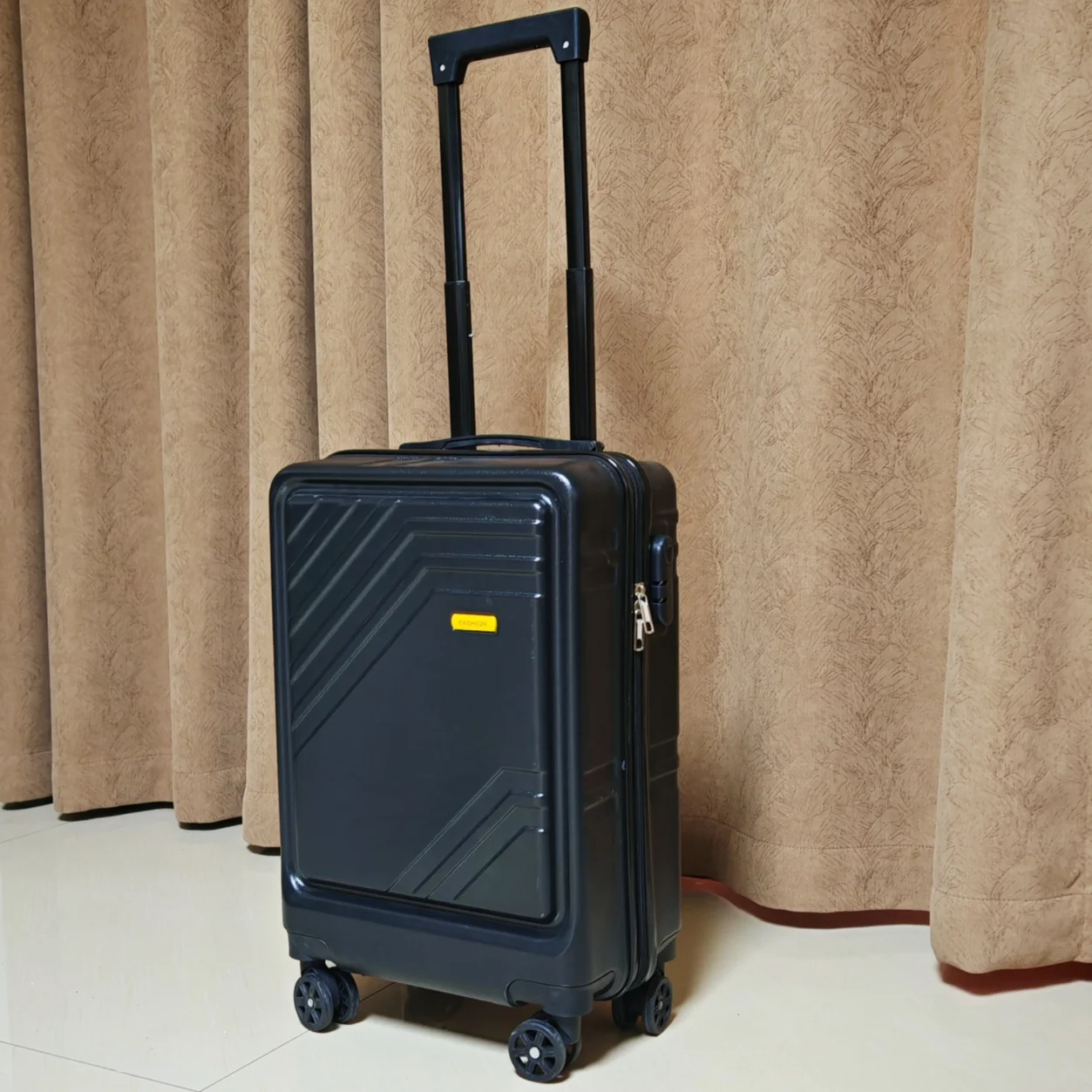 One Piece, nuova valigia di fascia alta, valigia trolley, valigia d'imbarco, 20 pollici per uomini e donne, design alla moda, materiale rigido ispessito di alta qualità, chiusura con cerniera durevole, blocco password