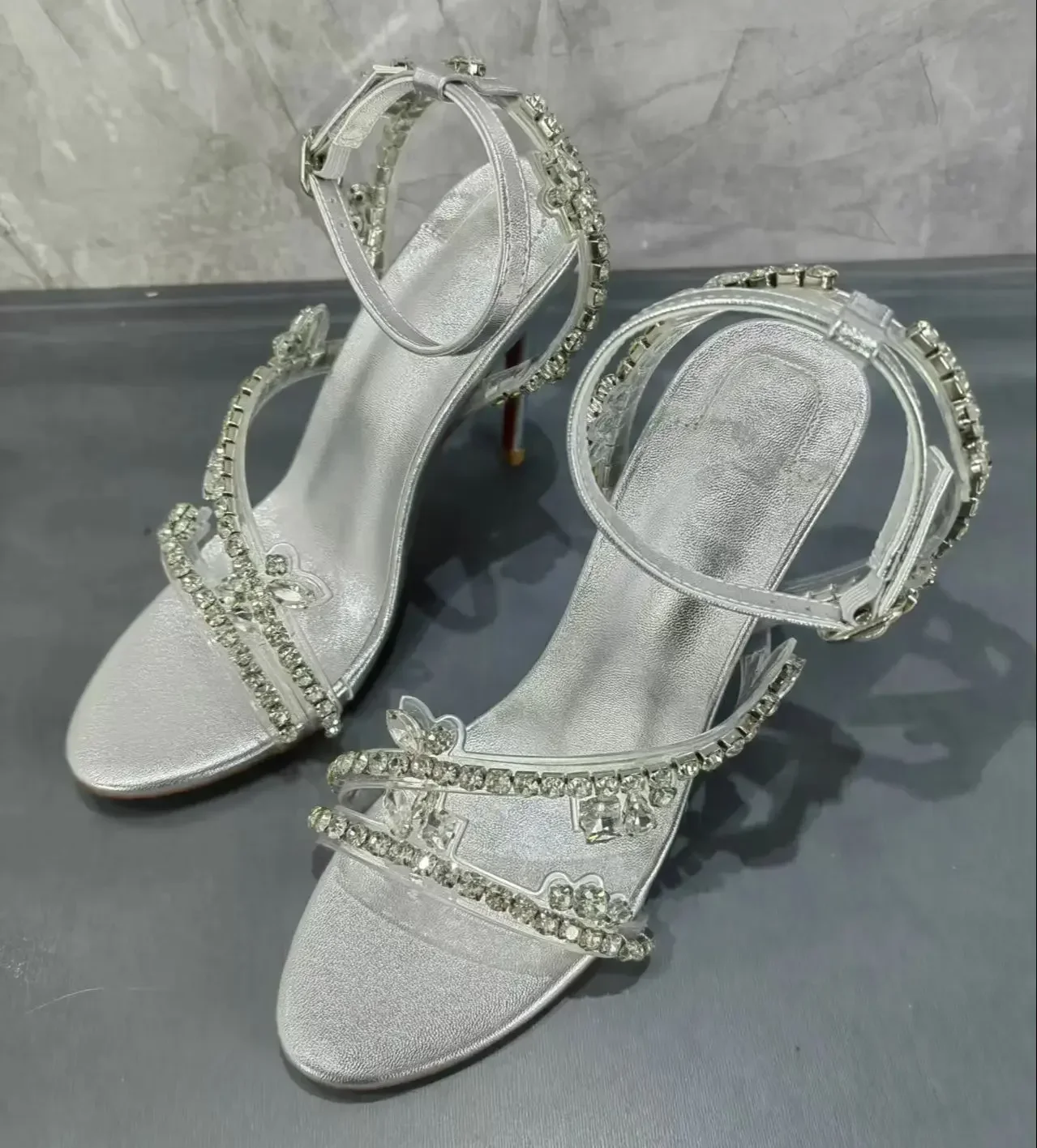 

Party Silver Color Rhinestone Sandalias De Mujer Verano Stiletto High Heels Peep Toe Buckle Strap Red Sole Women Sandals Wedding