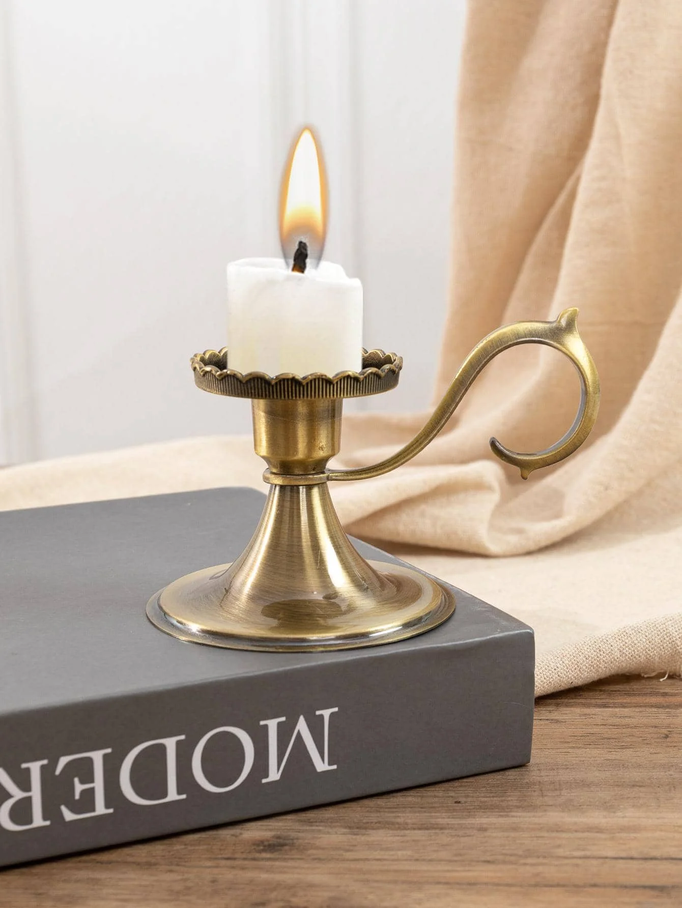 1PC European style church home villa handicraft candle ornaments metal hand-held candle holder magnifying candle romantic light