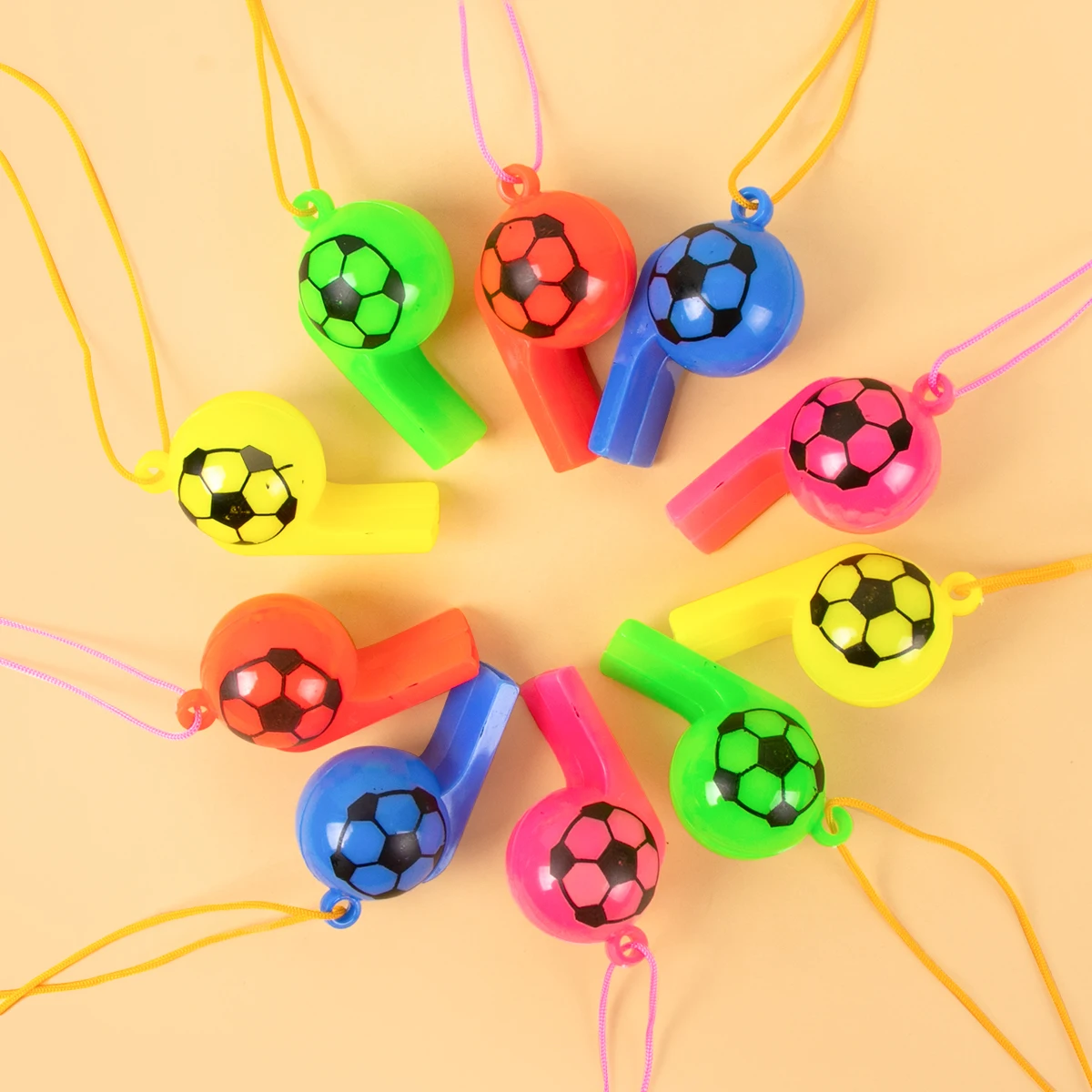 10/20pcs Plastic Football Whistles Soccer Pattern Whistle Soccer Cheerleading Fans Cheer Whistles for Outdoor Sports party favor