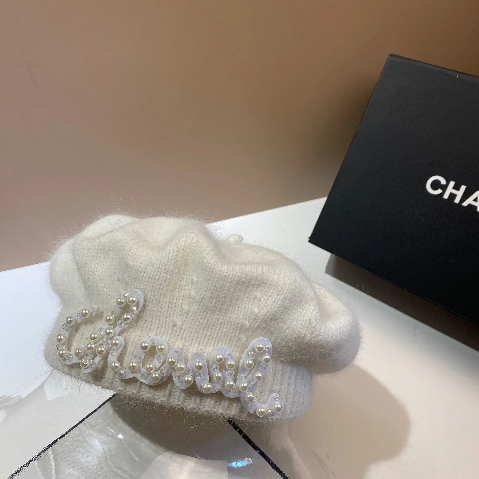 New Pearl-Lettered Rabbit Fur Beanie Fall/Winter New Style Warm Fuzzy Knit Painter's Beret With Trendy Octagonal Design