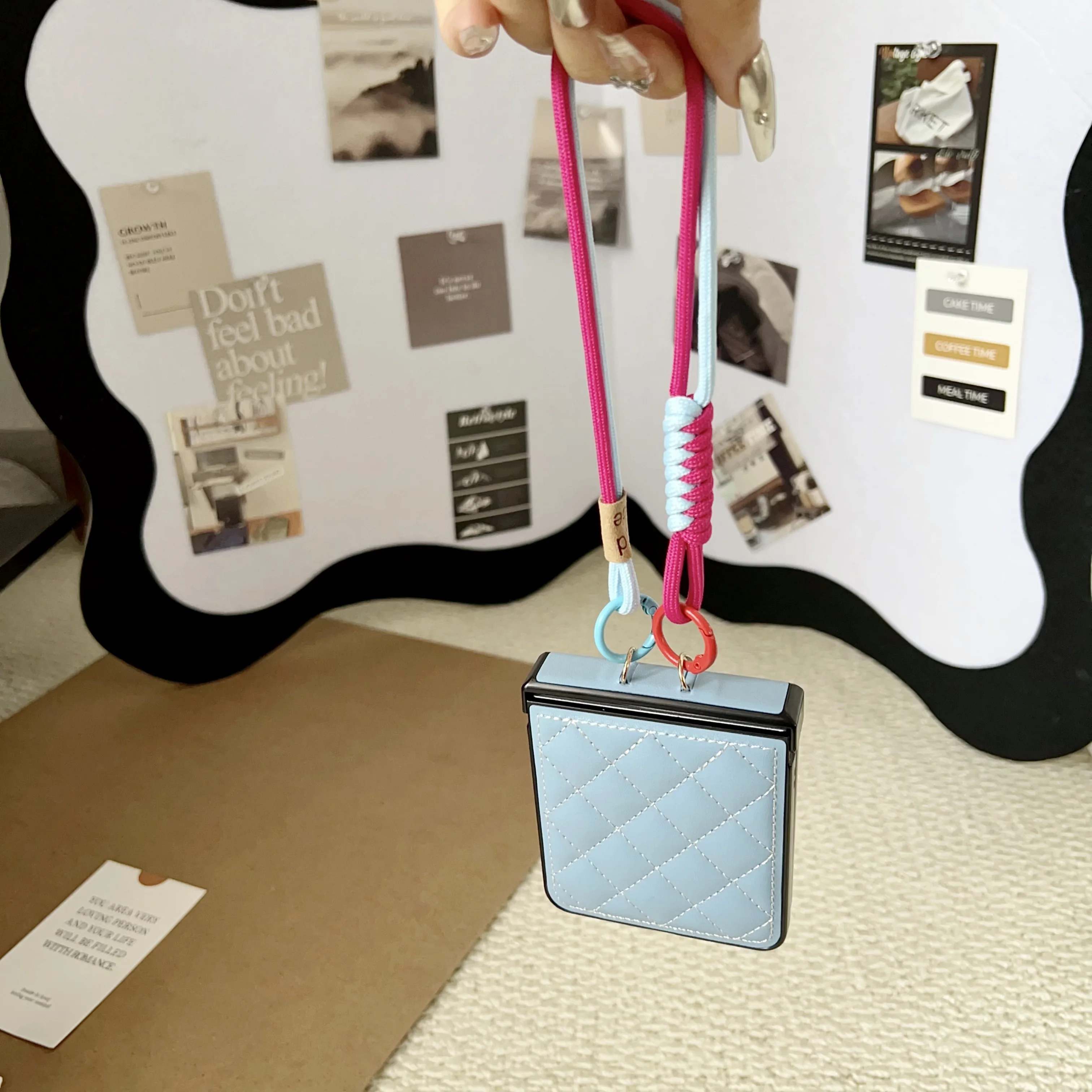 Rhombus Retro Handgelenkschlaufe PU-Leder Handyhülle für Samsung Galaxy Flip 7 FE 6 5 4 3 Flip7 stoßfeste Scharnierabdeckung – Detail 12