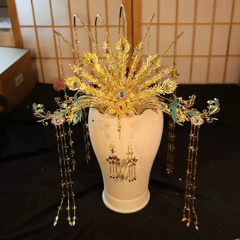 Gilded Peacock Tail Phoenix Crown Traditional Chinese Bride Xiuhe Costume Headwear for Hanfu Studio Photography